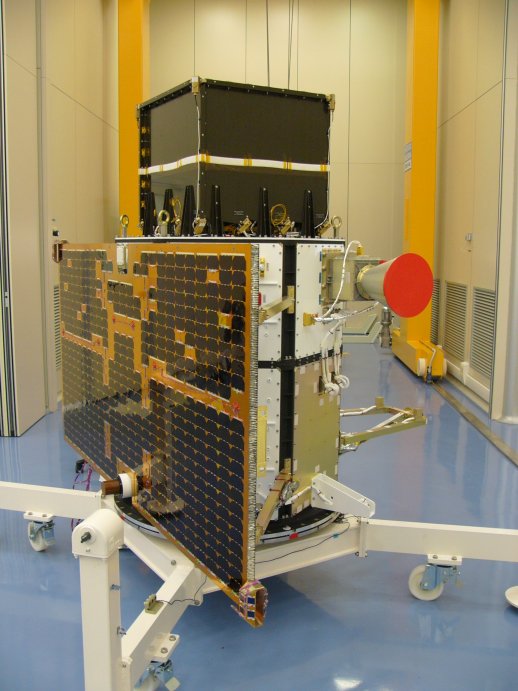 Agile montato sul satellite nella camera pulita della Gavazzi Space a Tortona
