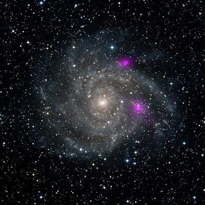 I buchi neri della galassia IC342